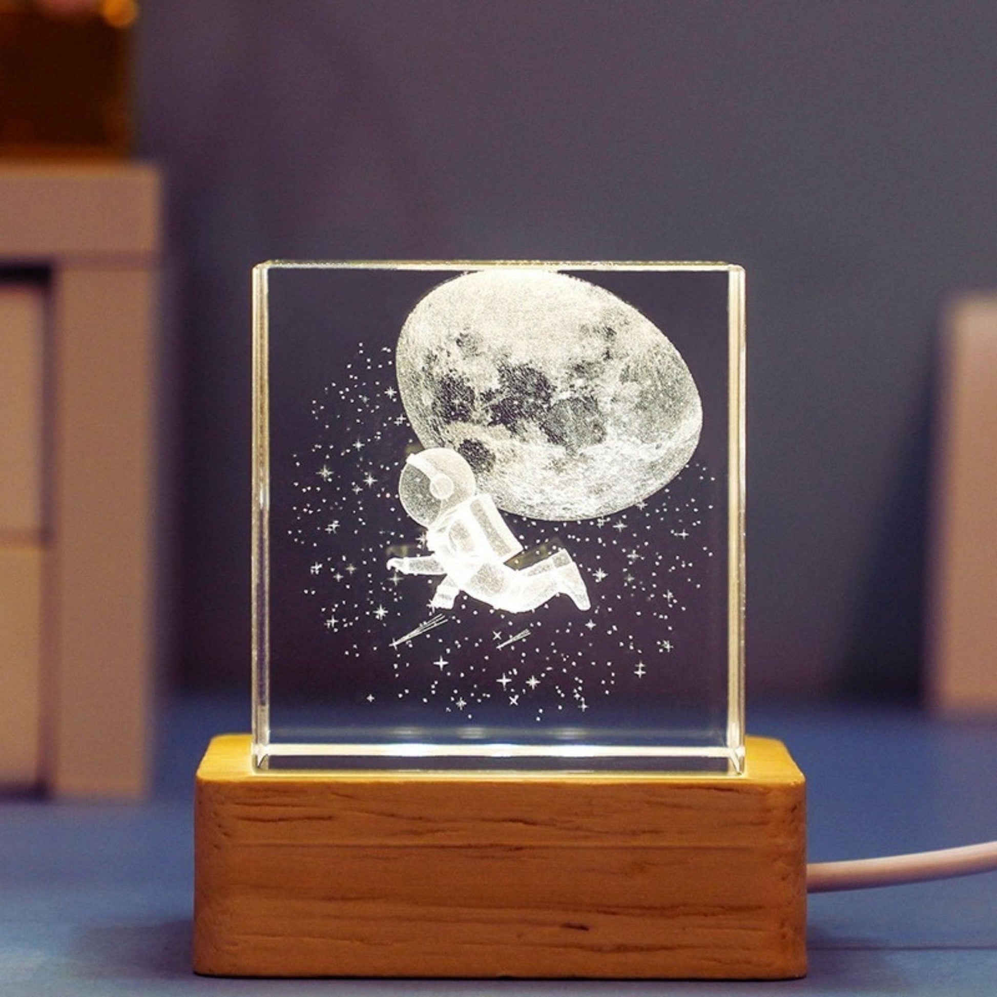 Aquatic Crystal Cube Lamp (Warm Light) - Space Mesmerise - Space Gifts | Lamps | Statues | Home Decor