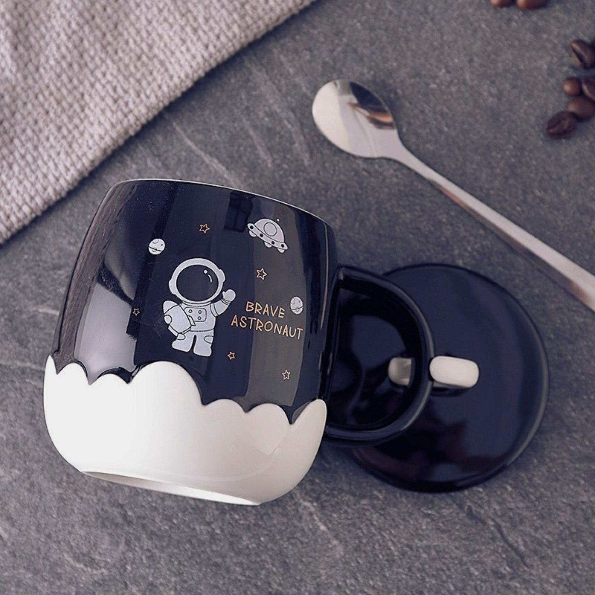 Astronaut Coffee Mug With Lid - Space Mesmerise - Space Gifts | Lamps | Statues | Home Decor