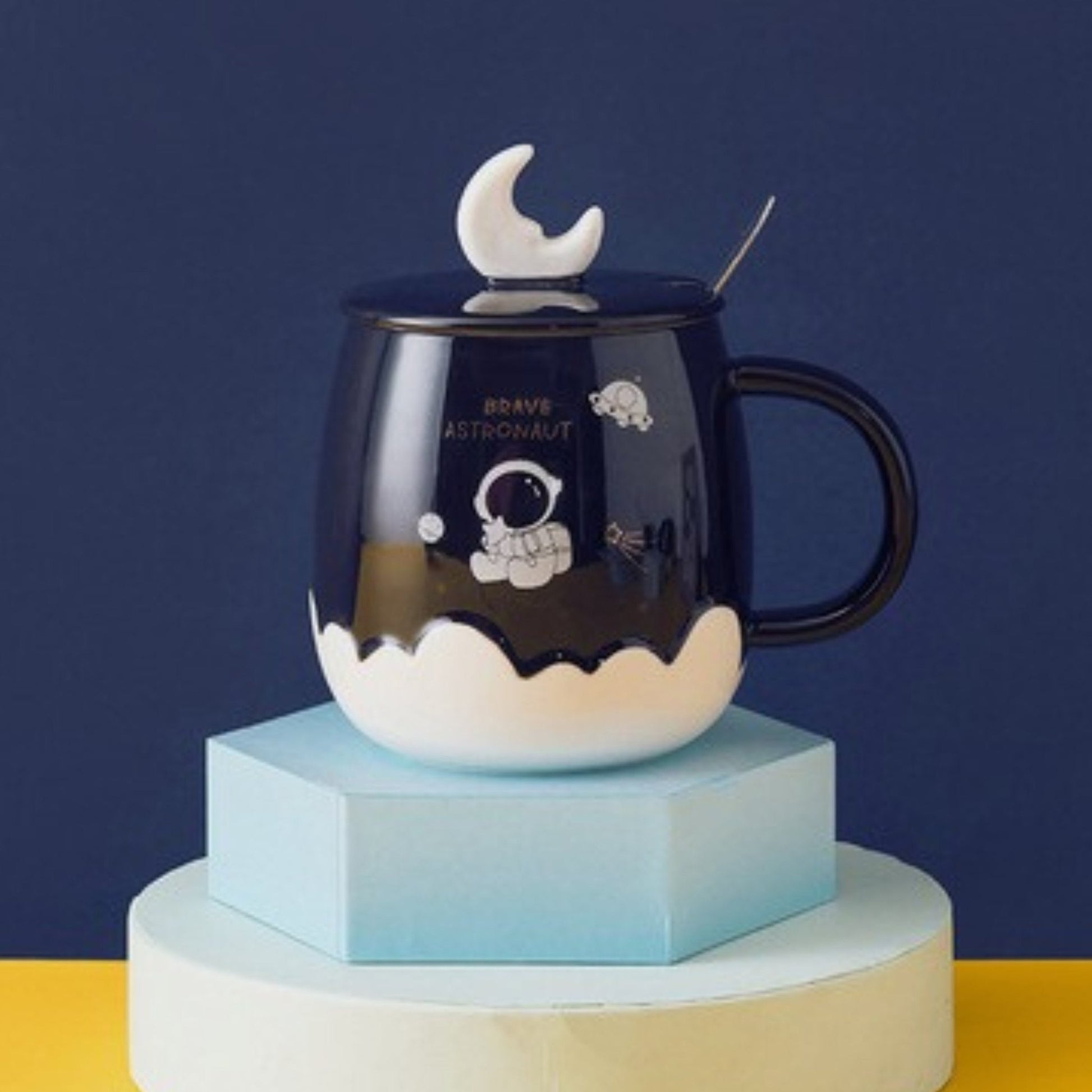 Astronaut Coffee Mug With Lid - Space Mesmerise - Space Gifts | Lamps | Statues | Home Decor