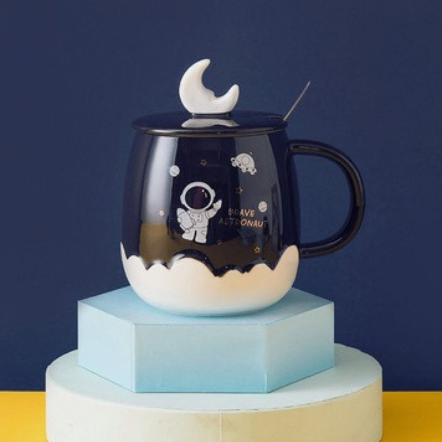Astronaut Coffee Mug With Lid - Space Mesmerise - Space Gifts | Lamps | Statues | Home Decor