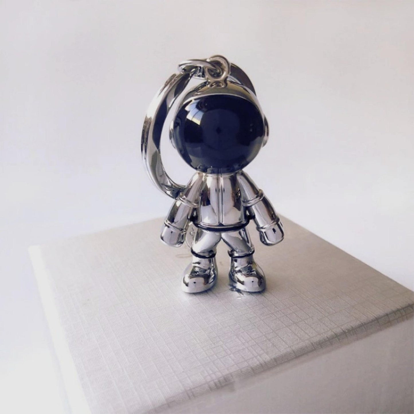 Astronaut Minimalist Keychain - Space Mesmerise - Space Gifts | Lamps | Statues | Home Decor