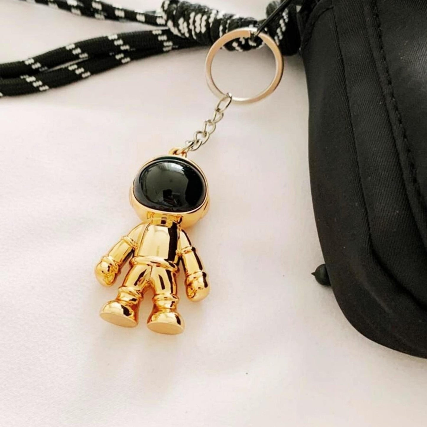 Astronaut Minimalist Keychain - Space Mesmerise - Space Gifts | Lamps | Statues | Home Decor