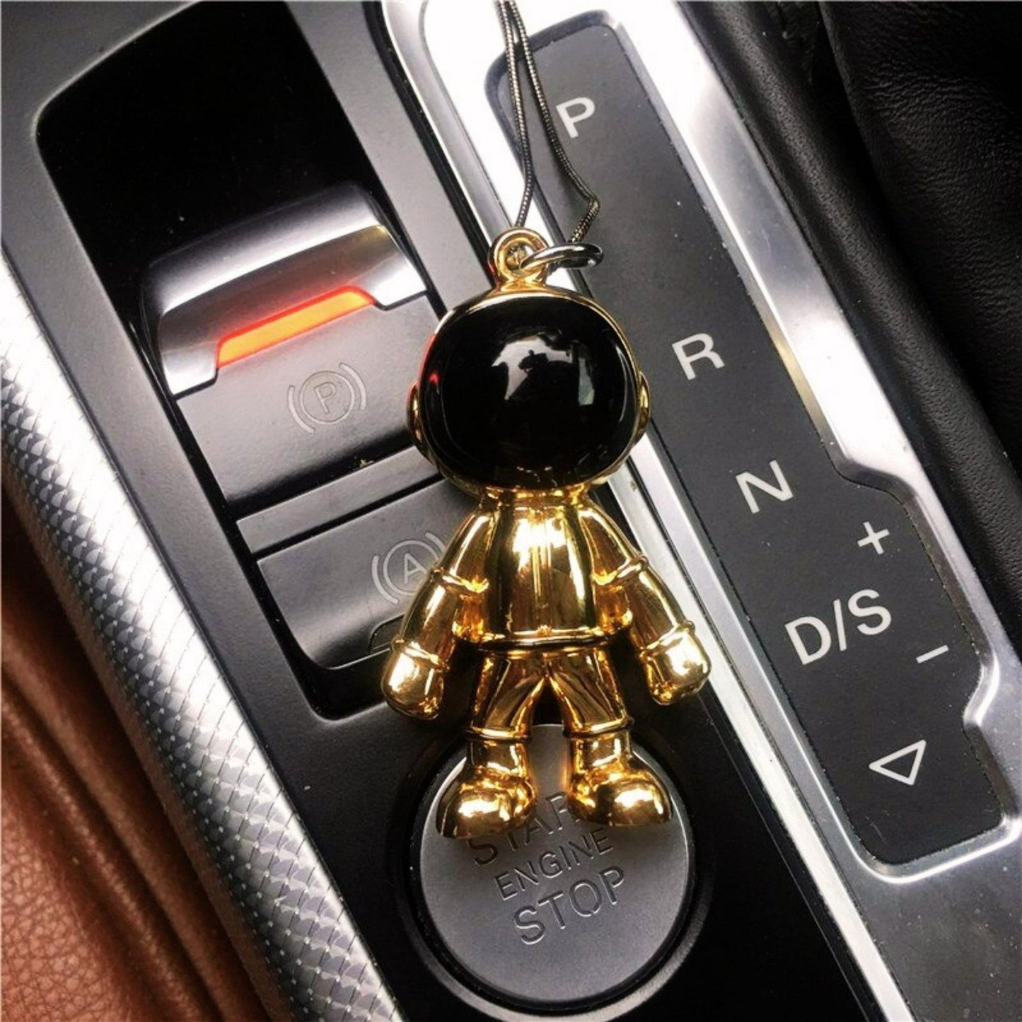 Astronaut Minimalist Keychain - Space Mesmerise - Space Gifts | Lamps | Statues | Home Decor