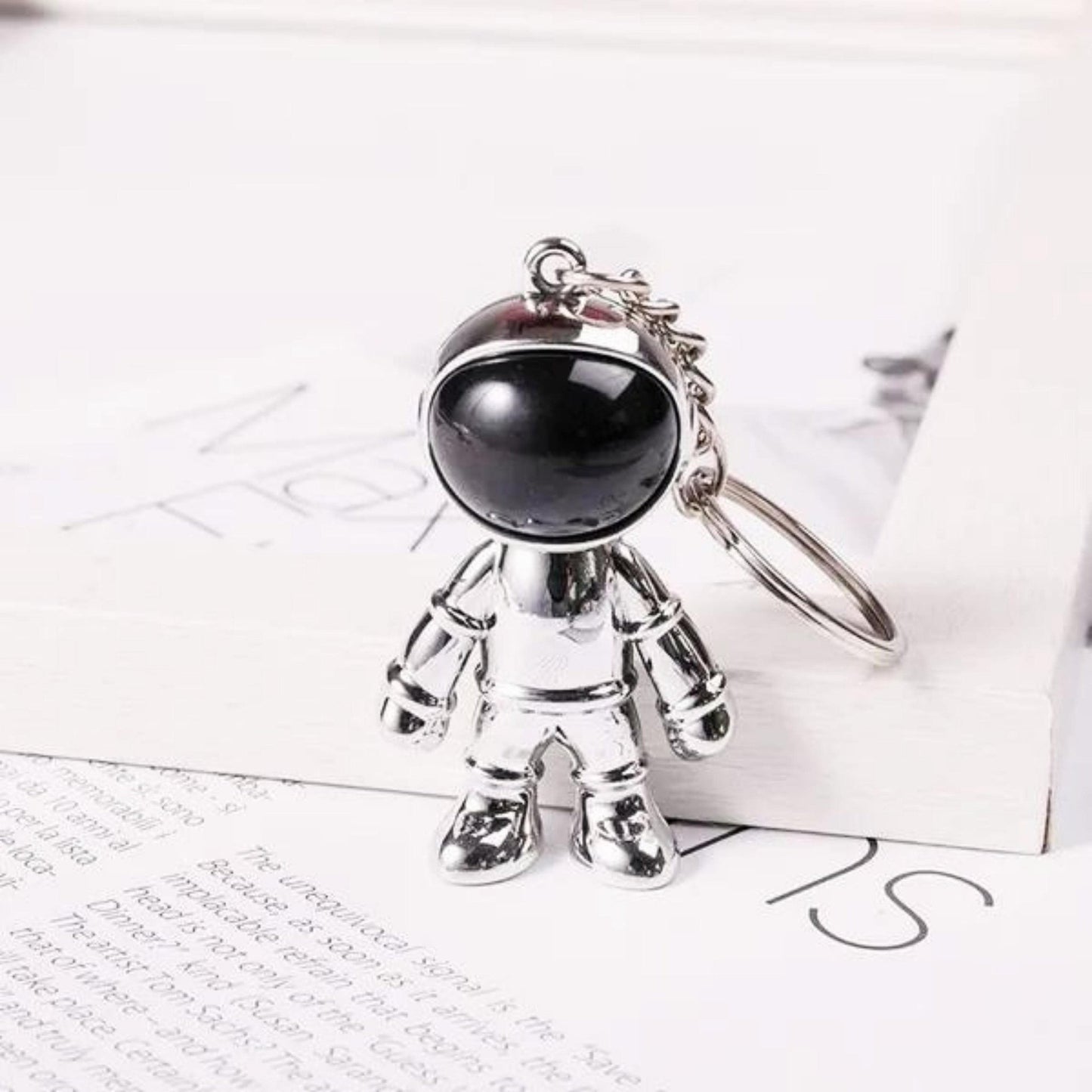 Astronaut Minimalist Keychain - Space Mesmerise - Space Gifts | Lamps | Statues | Home Decor