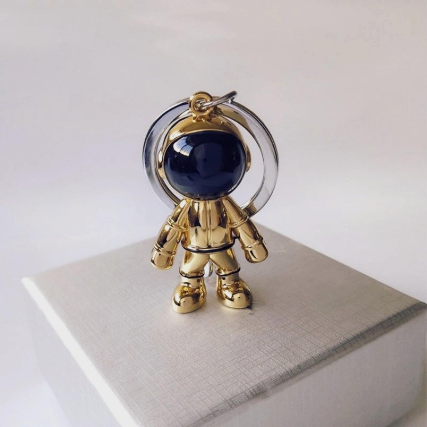 Astronaut Minimalist Keychain - Space Mesmerise - Space Gifts | Lamps | Statues | Home Decor