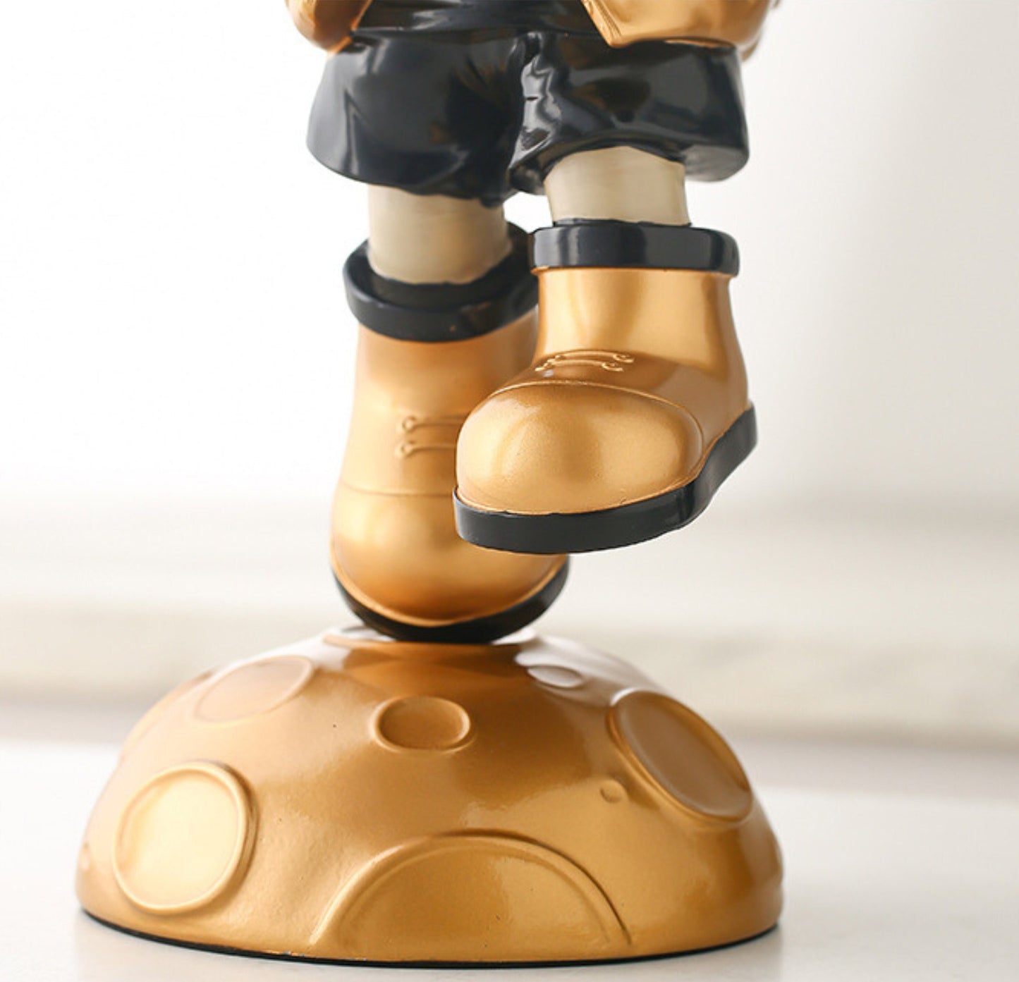 Astronaut Holding a Rocket Balloon Statue - Space Mesmerise - Space Gifts | Lamps | Statues | Home Decor