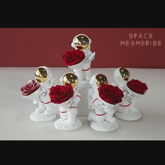 Eternal Roses Astronaut Resin Gift, Astronaut Resin Sculpture, Space Gifts | Romantic Gift, Valentine's Day Gift | Space Mesmerise